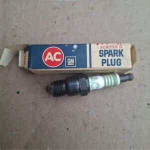 Vintage NOS AC Delco Acniter II R42TS Spark Plug Green Ring Single